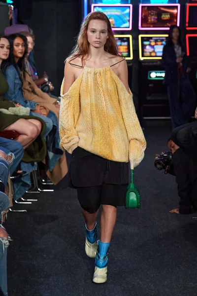 Look 32